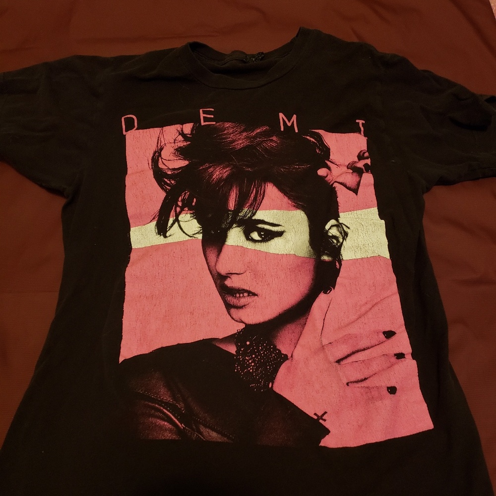 Demi Lovato concert tshirt